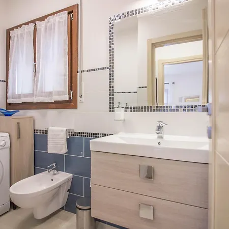 Cozy With Terrace Near The Airport! Lejlighed Olbia